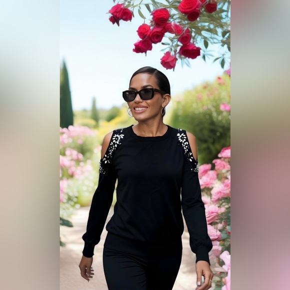 New York & Company Black Cold Shoulder Top - Picture 5 of 10